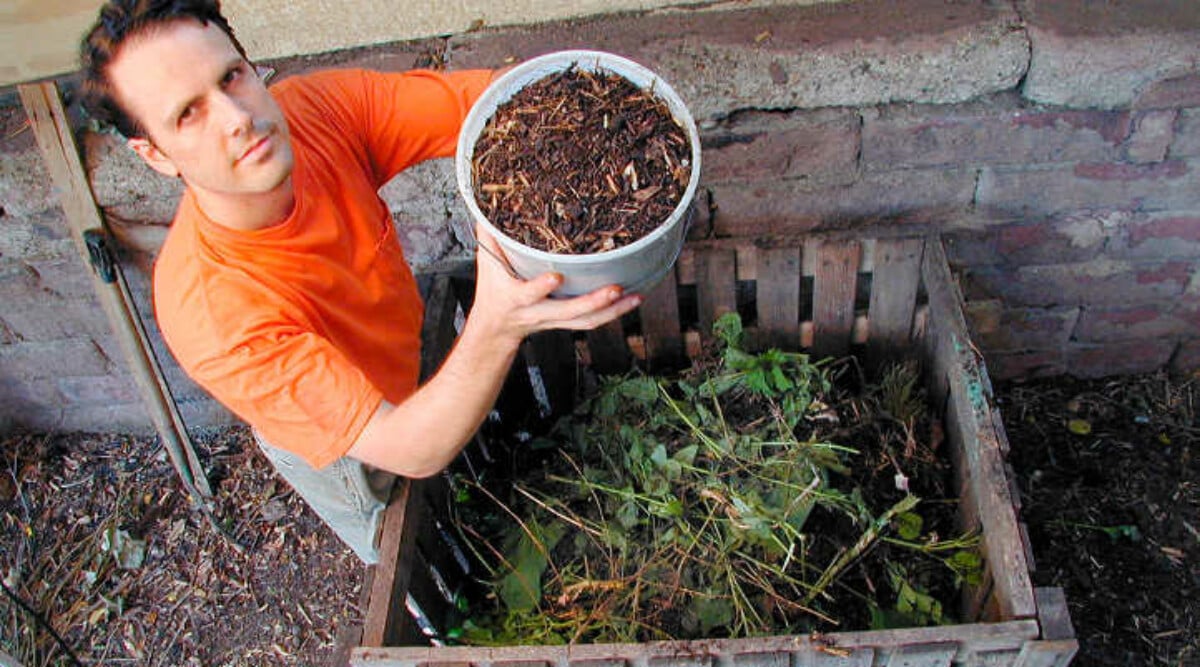 Countertop compost bin