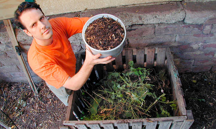 Countertop compost bin